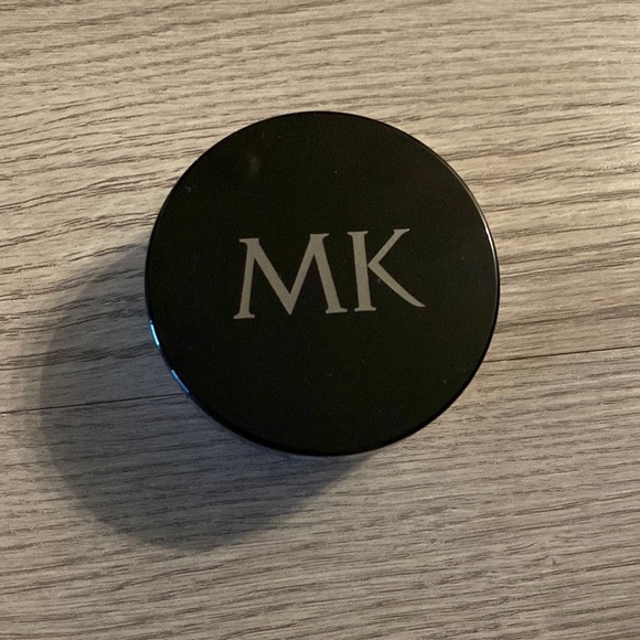 Mary Kay Translucent Powder - Picture 3 of 3